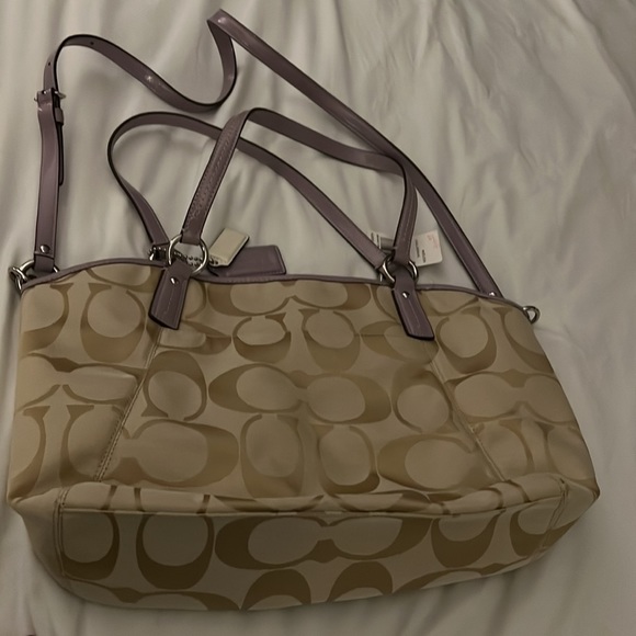 New with tag Coach tote - Picture 2 of 5